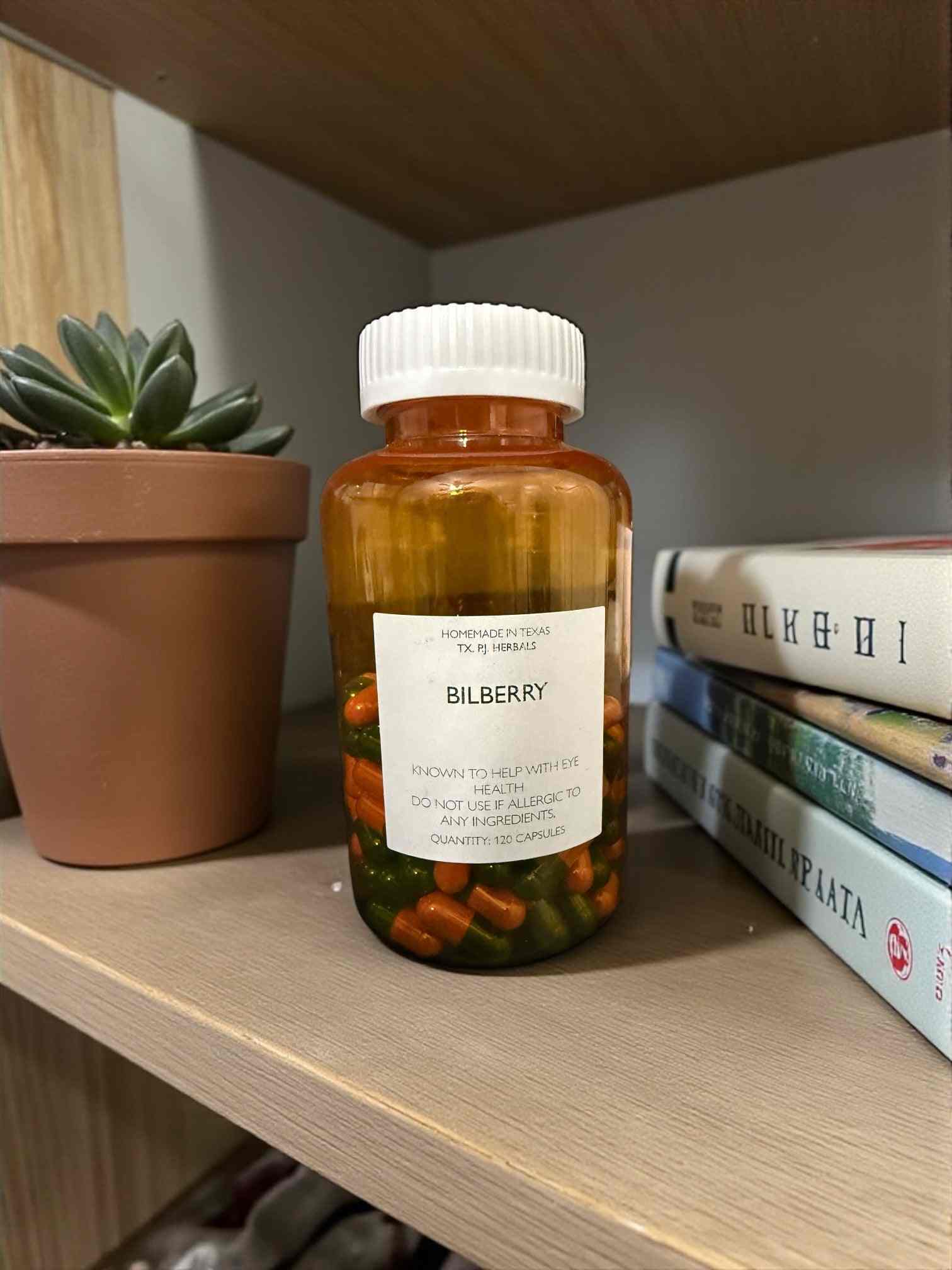 Bilberry capsules for eye health with natural antioxidants to support clear vision